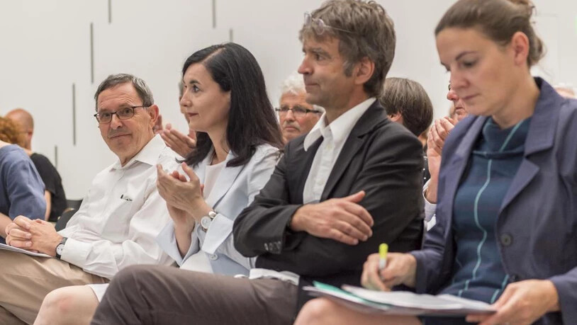 Regierungsrat Martin Jäger, Barbara Gabrielli, Stephan Kunz und Andrea Stadler (von links) an der Jahresversammlung Bündner Kunstverein im Kunstmuseum.
