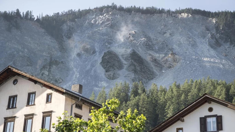 Die Gemeinde Brienz steht in einem Rutschgebiet. Hinter dem Dorf drohen Felsstürze. 