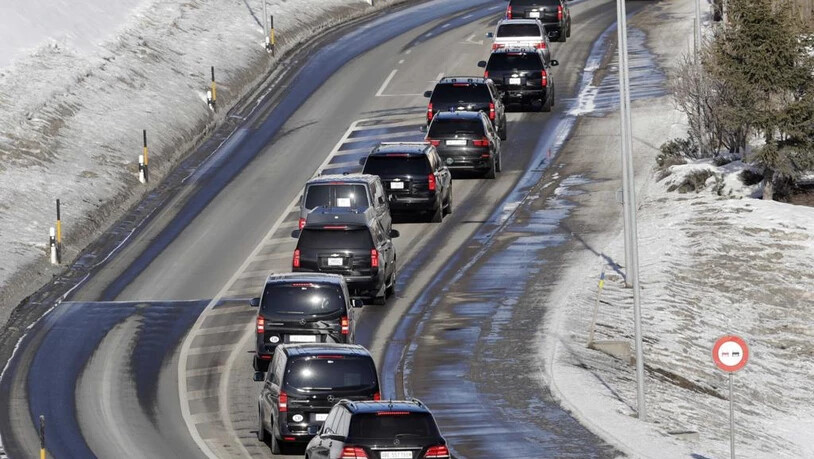 Der Fahrzeugkonvoi mit US-Präsident Donald Trump auf dem Weg von Davos Richtung Flughafen Zürich.