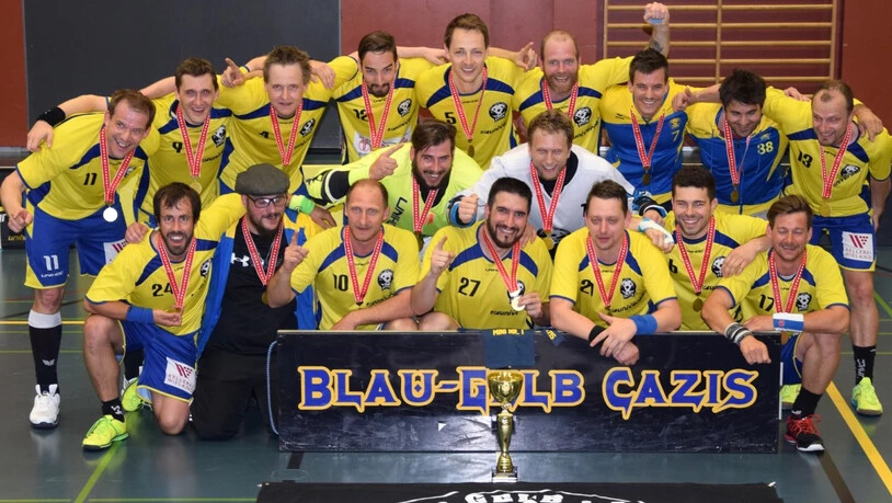 Blau-Gelb Cazis feiert den grössten Erfolg der Klubgeschichte. Pressebild