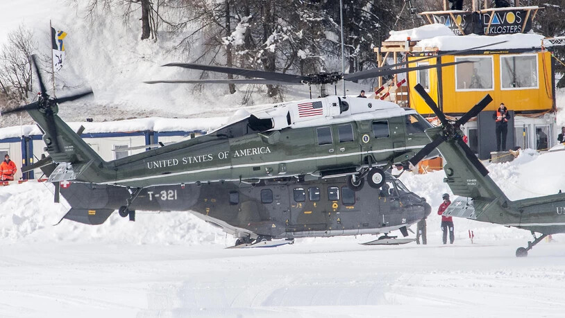 US-Präsident Donald Trump landet an Bord der Marine One einer Sikorsky VH-60N «White Hawk» in Davos.