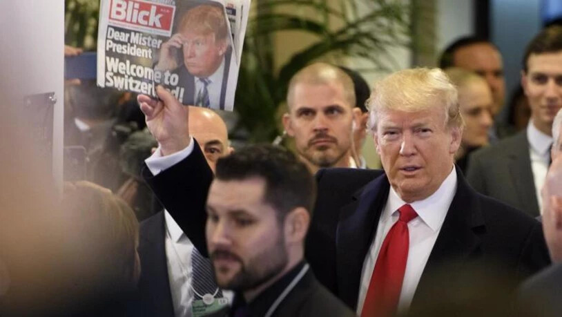 Trump präsentierte der Weltpresse den Blick.
