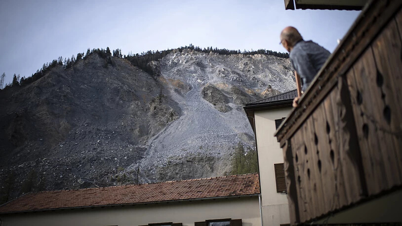 Bedrohlich: das Dorf Brienz im Bündner Albulatal wird von einem grossen Bergsturz bedroht. Aus Sicherheitsgründen haben die Behörden die Bevölkerung am Freitag über eine rasche Evakuierung des Dorfes informiert. Die Wahrscheinlichkeit dafür sei aber…