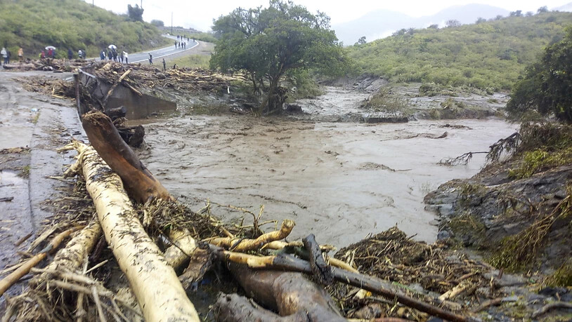 In Kenia sind Strassen und Brücken von den Unwettern beschädigt worden.