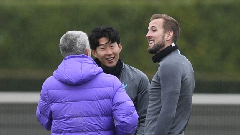 Mourinho im Gespräch mit seinen Starspielern Heung-min Son und Harry Kane