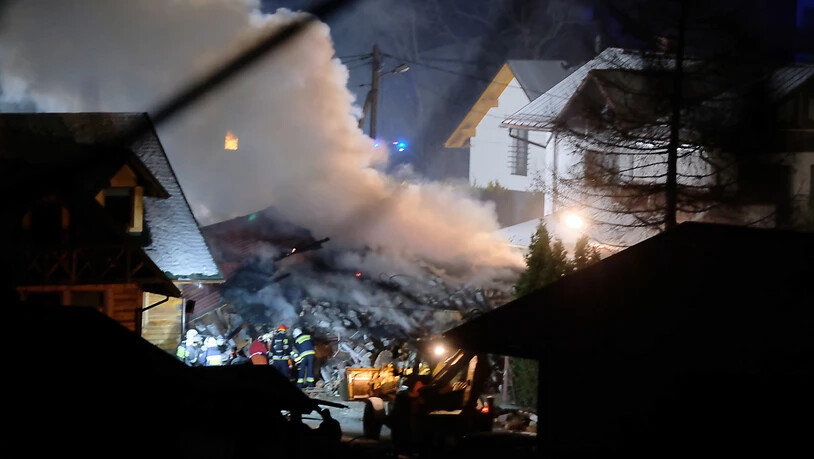 Vom Haus bleibt nur noch ein Trümmerhaufen: Acht Menschen sind bei einer Gasexplosion in Polen gestorben.  EPA/HANNA BARDO POLAND OUT