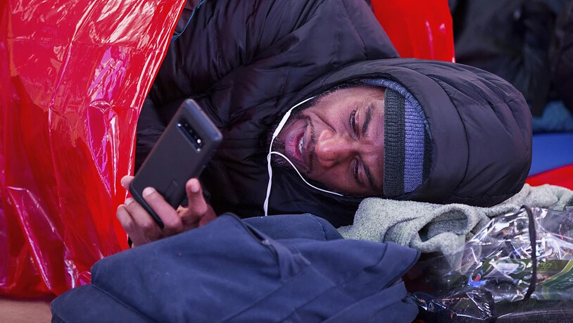 "Keinen Ort zu haben, an dem man sich nachts mit seinen Kindern hinlegen kann, ist eine entsetzliche Tragödie", sagte Schauspieler Will Smith bei einer Protestaktion gegen Obdachlosigkeit in New York.