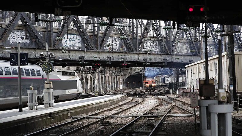 Tote Hose in der sonst betriebsamen Gare de l'Est in Paris.