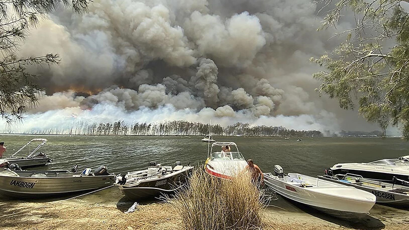Waldbrand in der australischen Touristenregion am Lake Conjola.
