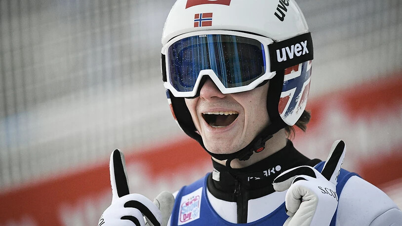 Marius Lindvik strahlt nach dem zweiten Sieg in Folge.