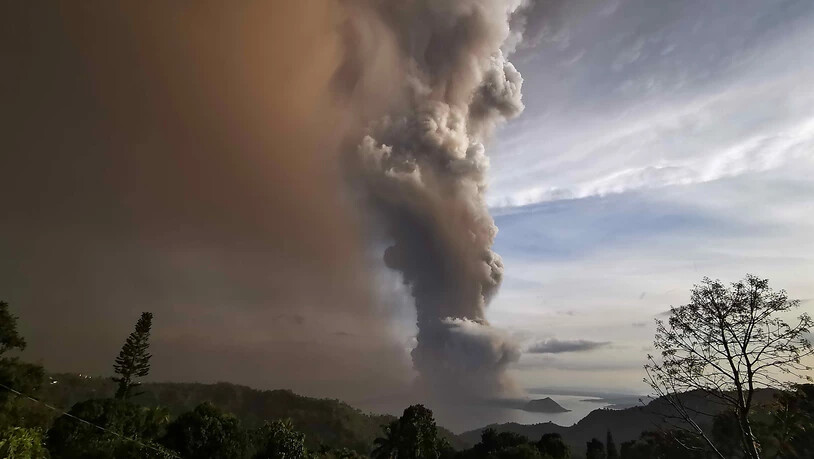 Am Montag ist es zu einem Vulkanausbruch auf den Philippinen mit Lavafluss gekommen.