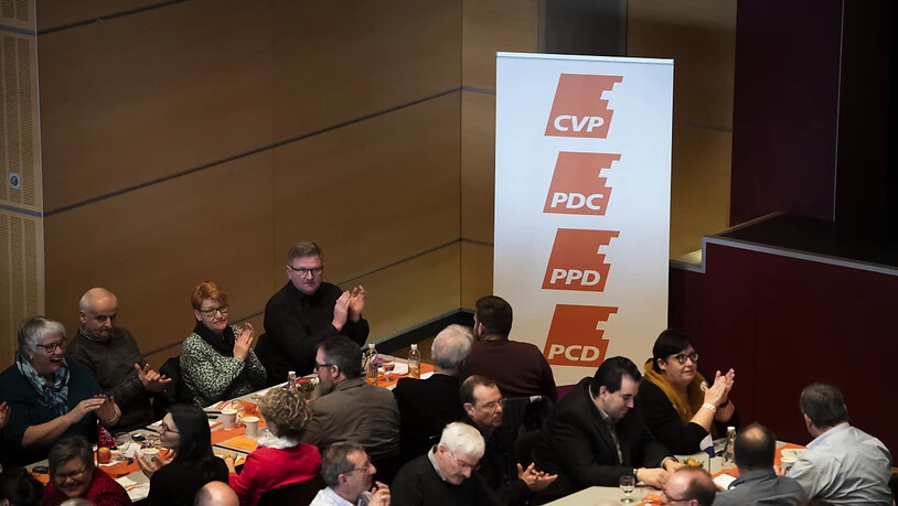 Die CVP lanciert eine breite Befragung ihrer Mitglieder und Sympathisanten, wie CVP-Parteipräsident Gerhard Pfister am Samstag in Frauenfeld vor den Delegierten sagte. Dabei geht es auch um das C im Parteinamen.