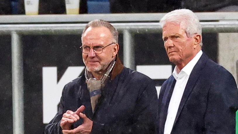Hoffenheims Chef Dietmar Hopp (rechts) wurde von den Bayern Fans auf Transparenten beleidigt