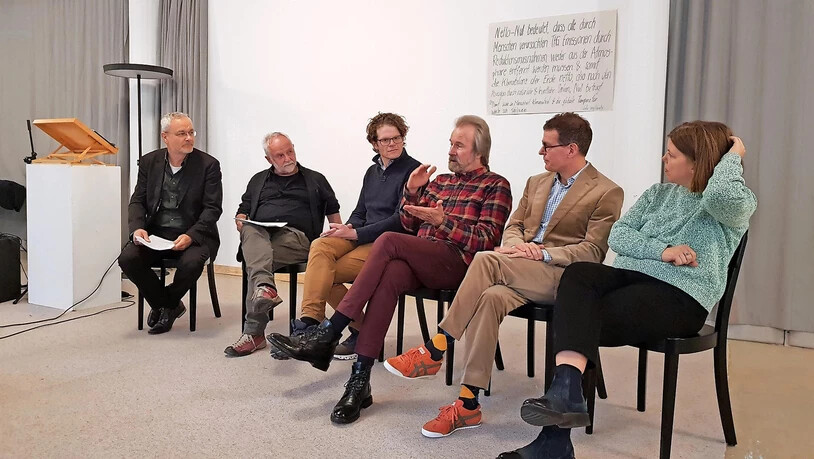 «Kunst sollte nicht politisch sein»: Auf dem Podium diskutiert eine breit gefächerte Expertengruppe.