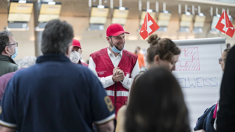Über 2000 Schweizer Reisende sind bereits mit Rückholaktionen des Aussendepartements in die Schweiz zurück geholt worden.