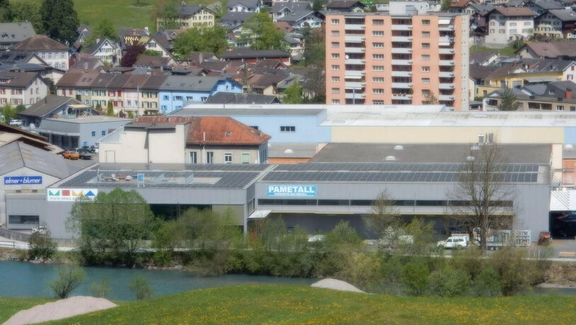 Die grösste Photovoltaikanlage in der Gemeinde Glarus auf den Gebäuden der MEMA Metallbau Marti GmbH und Pametall AG, Ennenda.