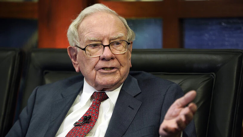 Die Holdinggesellschaft des US-Milliardärs Warren Buffett, Berkshire Hathaway, hat einen Quartalsverlust von knapp 50 Milliarden Dollar vermeldet. (Archivbild)