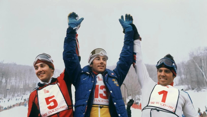Bronzemedaillengewinner Jacques Lüthy in prominenter Gesellschaft mit Olympiasieger Ingemar Stenmark und Phil Mahre