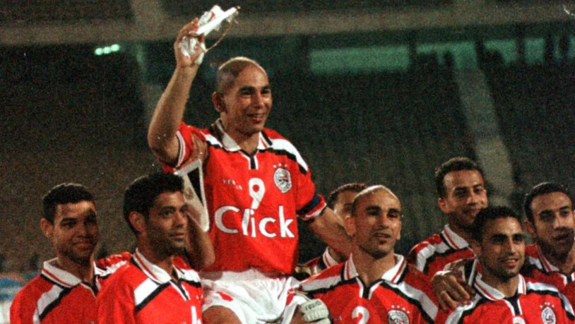 Anfang 2001 bestritt Hossam Hassan sein 151. Länderspiel und überflügelte damit den damaligen Rekordhalter Lothar Matthäus