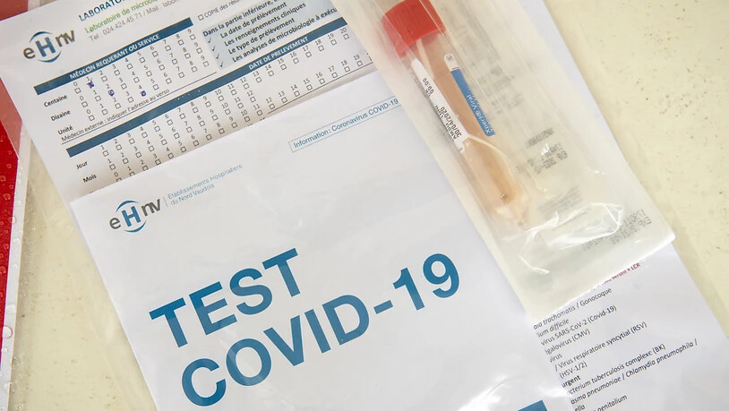 Die neuen Ansteckungen mit dem Coronavirus bleiben auf tiefem Niveau. In der Schweiz ist aber erstmals ein Kind an der Lungenkrankheit verstorben. (Symbolbild)
