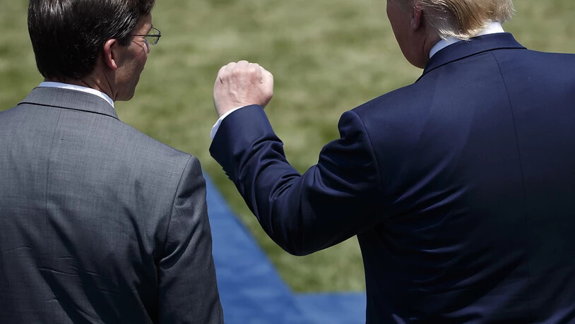 US-Präsident Donald Trump (rechts) und Verteidigungsminister Mark Esper sind ins Visier der Bürgerrechtsbewegung geraten.