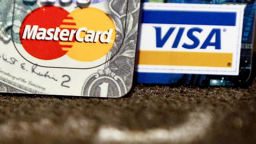 Der Verurteilte benutzte Kreditkarten von ehemaligen im Ausland lebenden Nestlé-Mitarbeitern und leistete Zahlungen aufgrund fiktiver Mitarbeiterprofile, die er in einer Datenbank erstellt hatte. (Symbolbild)