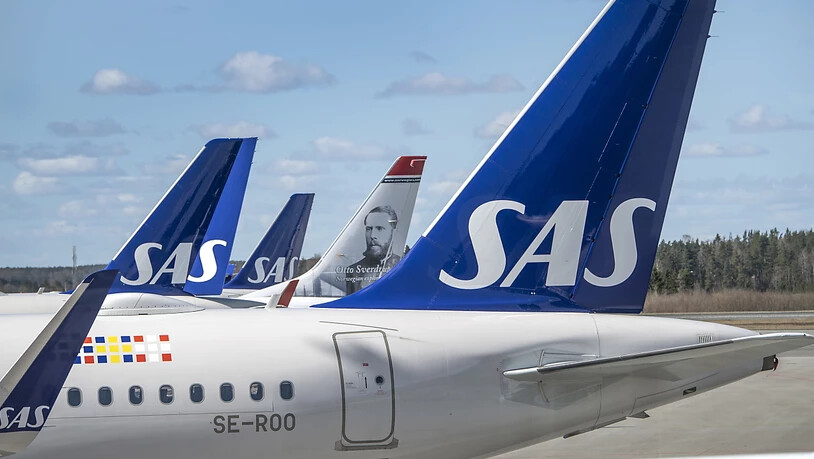 Die von der Coronakrise gebeutelte skandinavische Fluggesellschaft SAS muss im Gegenzug zur Milliarden-Finanzspritze ihre Kosten senken und Personal einsparen. (Archivbild)