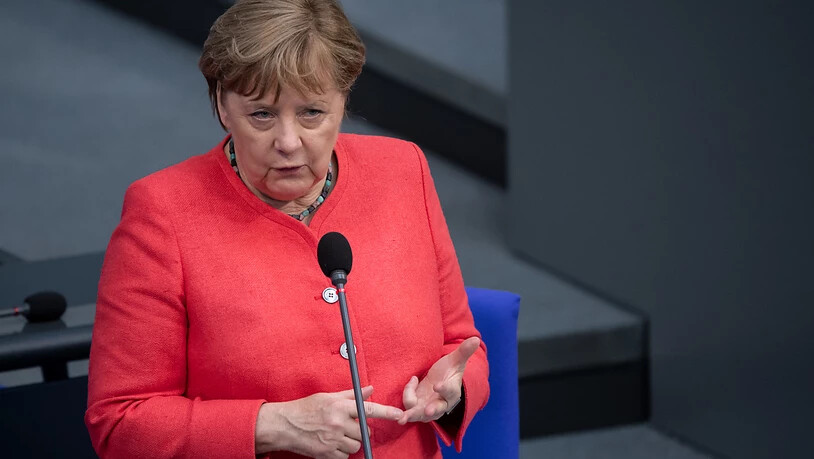 Bundeskanzlein Angela Merkel (CDU) bei der Regierungsbefragung während der Plenarsitzung im Deutschen Bundestag die Fragen der Abgeordneten. Foto: Bernd von Jutrczenka/dpa
