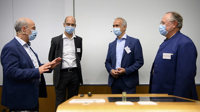 Masken auf: die Chefs der Schweizer Universitätskliniken am Mittwoch im Gespräch.