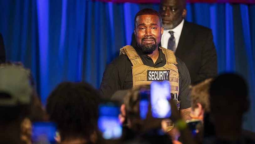 US-Rapper Kanye West tritt bei der ersten Veranstaltung seit Bekanntgabe seiner Präsidentschaftskandidatur auf. Foto: Lauren Petracca Ipetracca/The Post And Courier via AP /dpa