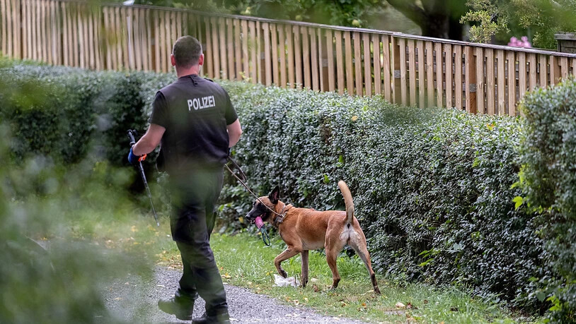 Die deutsche Polizei durchsucht eine Kleingartenanlage im Fall Maddie.