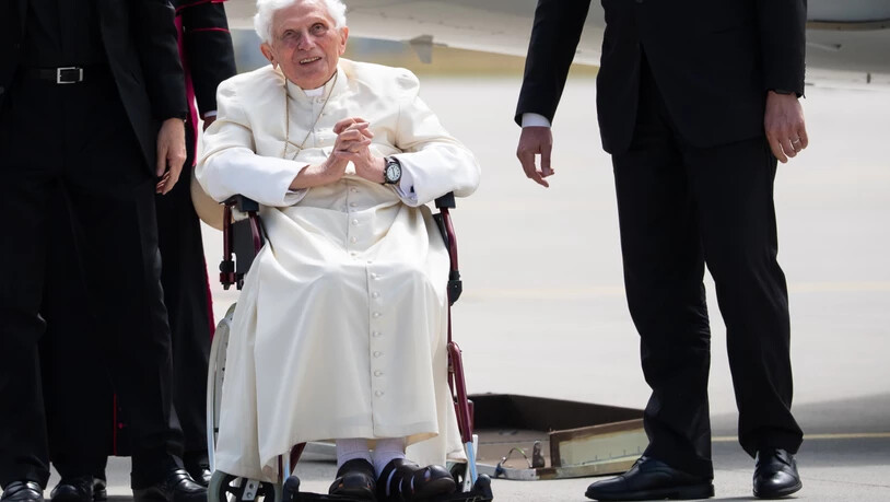 ARCHIV - Die Pressestelle des Vatikans hat bekanntgegeben, dass «der Gesundheitszustand des emeritierten Papstes keinen besonderen Anlass zur Sorge» gibt. Foto: Sven Hoppe/dpa-Pool/dpa