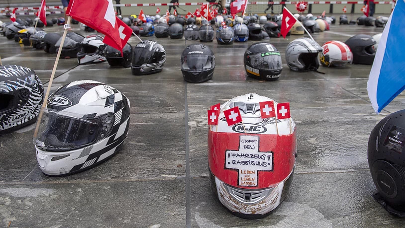 Bereits am 1. August gab es auf dem Bundesplatz in Bern eine Protestaktion von Motorradfahrern gegen strengere Lärmbegrenzungen. (Archivbild)