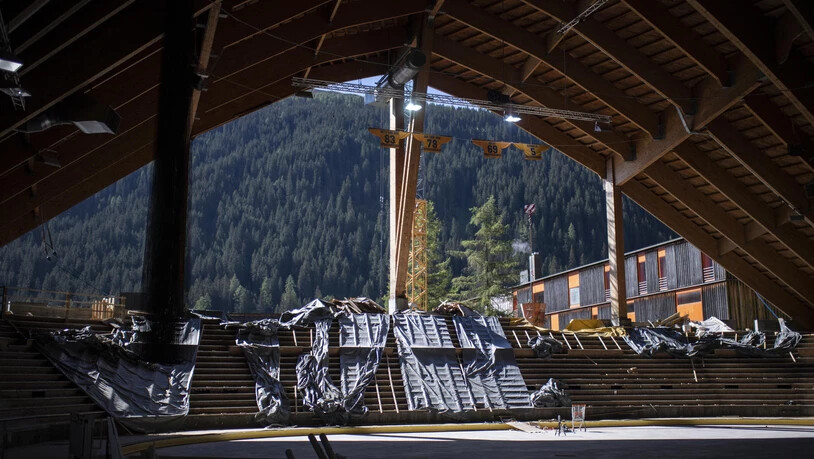 Bild mit Symbolcharakter: Das Davoser Eisstadion ist ebenso eine Baustelle wie die Schweizer Sportlandschaft im Allgemeinen.
