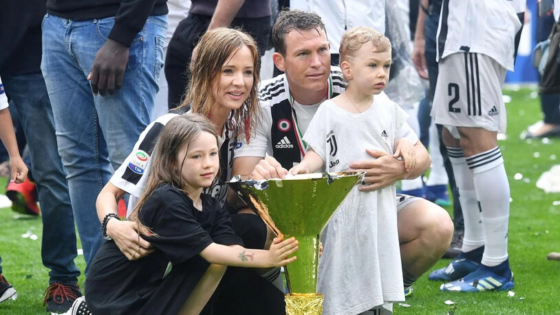Mit Juventus Turin gewann Lichtsteiner - im Bild mit seiner Familie - 14 Titel