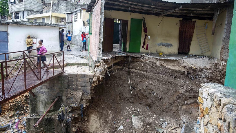 Der Tropensturm "Laura" riss in Haitis Hauptstadt Port-au-Prince ganze Häuser mit sich.
