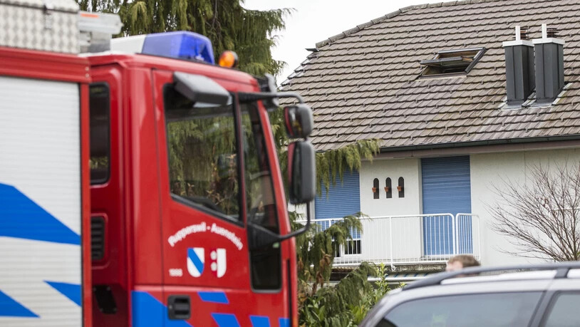 In diesem Haus in Rupperswil AG wurden am 21. Dezember 2015 vier Menschen brutal ermordet. Der Mörder, ein heute 37-jähriger Schweizer aus der Nachbarschaft, wurde zu einer lebenslänglichen Freiheitsstrafe mit anschliessender Verwahrung verurteilt.