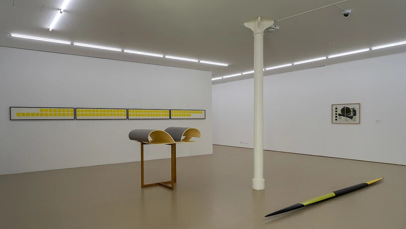 Minimalistische Formen prägen das Frühwerk der deutschen Künstlerin Isa Genzken, das im Haus zur Gegenwart des Kunstmuseums Basel zu sehen ist.
