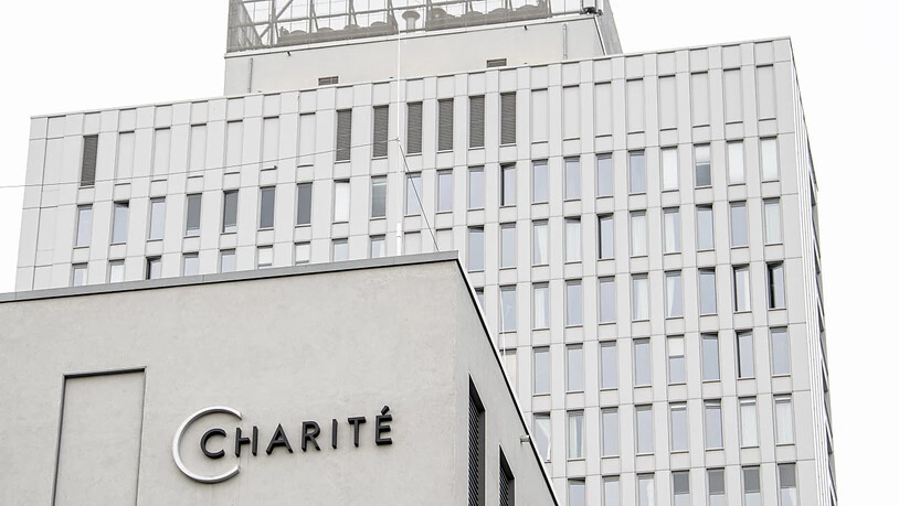Der Schriftzug "Charite" ist am Gebäude der Zentralen Notaufnahme der Berliner Charite angebracht. Foto: Fabian Sommer/dpa