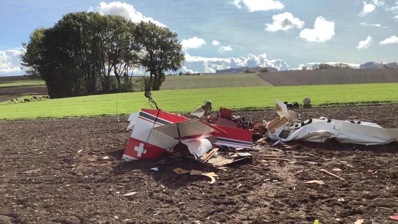 Der Pilot eines Kleinflugzeugs ist am Samstagmorgen im Kanton Waadt tödlich verunfallt.