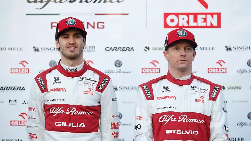 Bleiben beide bei Alfa Romeo: der Italiener Antonio Giovinazzi (links) und der Finne Kimi Räikkönen