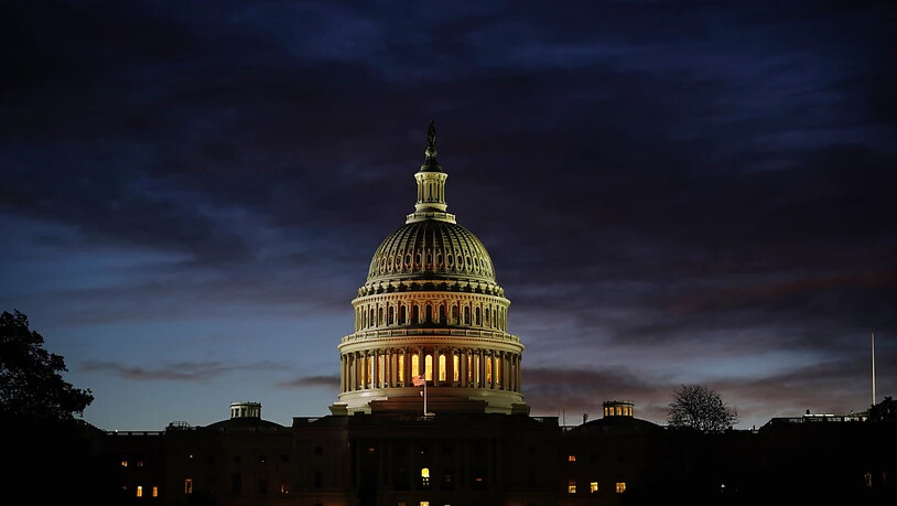 Blick auf das Kapitol im Morgengrauen am Tag der US-Präsidentschaftswahl. Foto: J. Scott Applewhite/AP/dpa