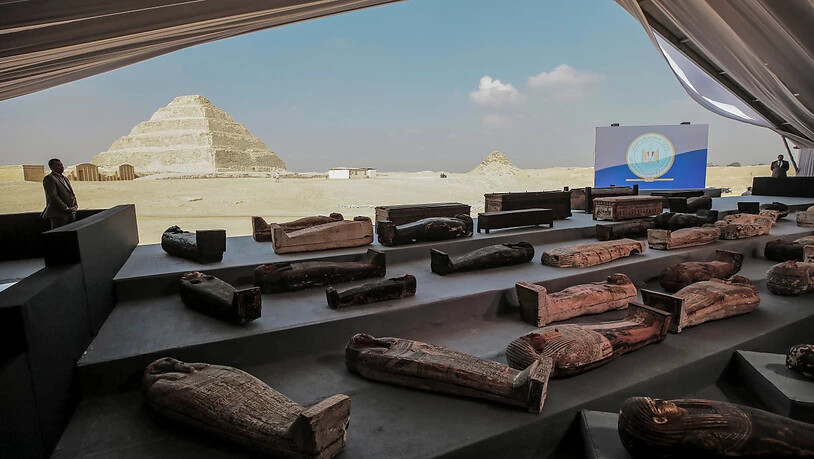 Mehr als 100 antike Sarkophage haben Archäologen in den letzten Wochen in der Nähe von Kairo ausgegraben. Foto: Fadel Dawood/dpa