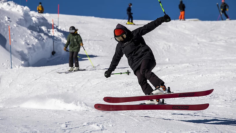 Die Skigebiete in der Schweiz sollen auch im "Corona-Winter" ohne grössere Massnahmen geöffnet bleiben. Das fordert eine bürgerliche Allianz vom Bundesrat. (Archivbild)