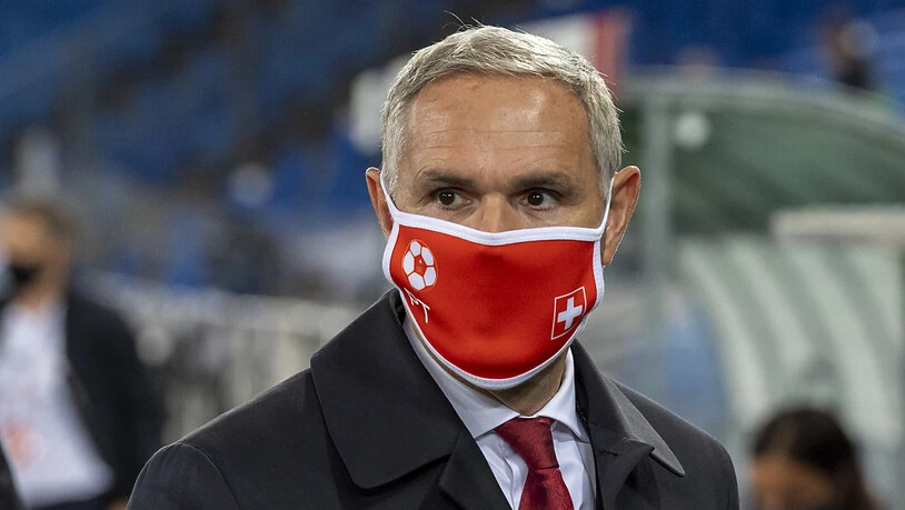 Die Maske wurde auch für Pierluigi Tami und die Schweizer Nationalmannschaft zum ständigen Begleiter 2020