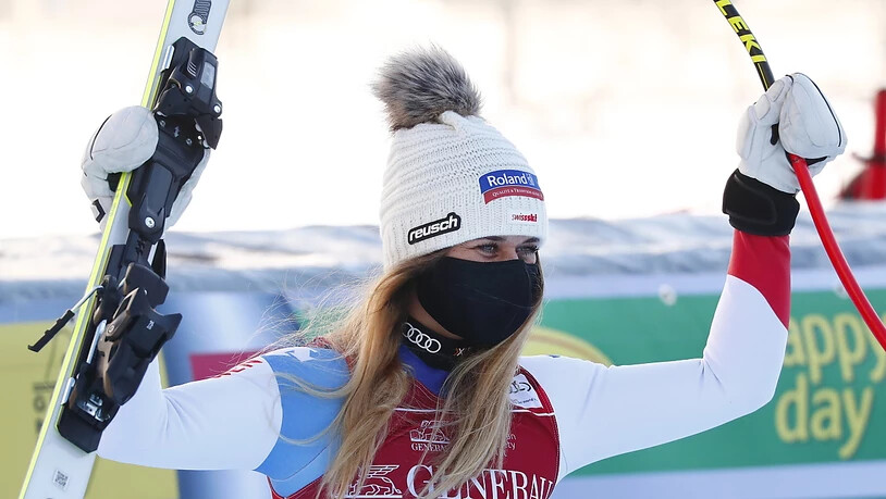 Corinne Suter feiert ihren dritten Weltcupsieg