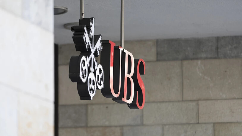 Die Grossbank UBS verkleinert ihr Filialnetz deutlich. (Archivbild)