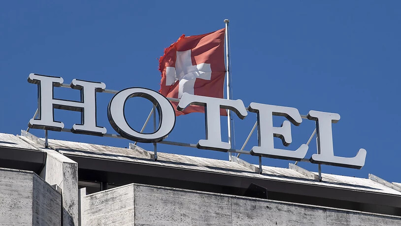 Im Monat November haben in den Schweizer Hotels erneut deutlich weniger Gäste eingecheckt als im Vorjahr. Gegenüber dem Vorjahr brachen die Übernachtungen in dem Monat um rund 57 Prozent auf 890'000 ein. (Archivbild)