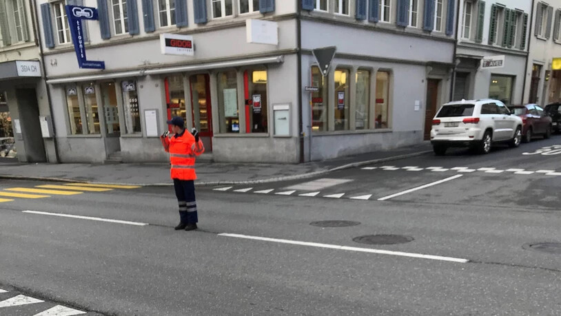 Prüfungserfolg: Nach den Abschlussprüfungen gibt es im Kanton Glarus neue Kadetten, welche künftig den Verkehr auf den Glarner Strassen regeln werden.