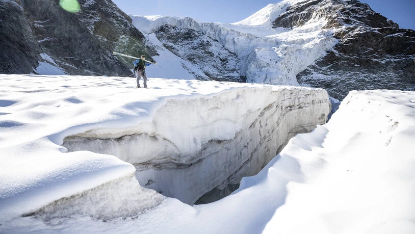 Grosser Gletscherschwund: Die Gletscher in der Schweiz sind diesen Sommer stark geschmolzen. Das bestätigt eine Begehung des Vadret Pers in der Berninagruppe im Oberengadin. 